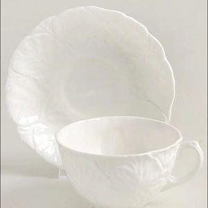 Flat Cup & Saucer Set
Countryware
by COALPORT